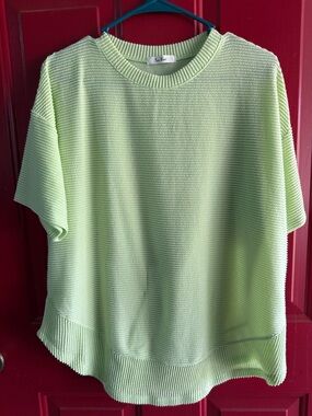 Tres Bien Light Lime Green Short Sleeve Knit Top